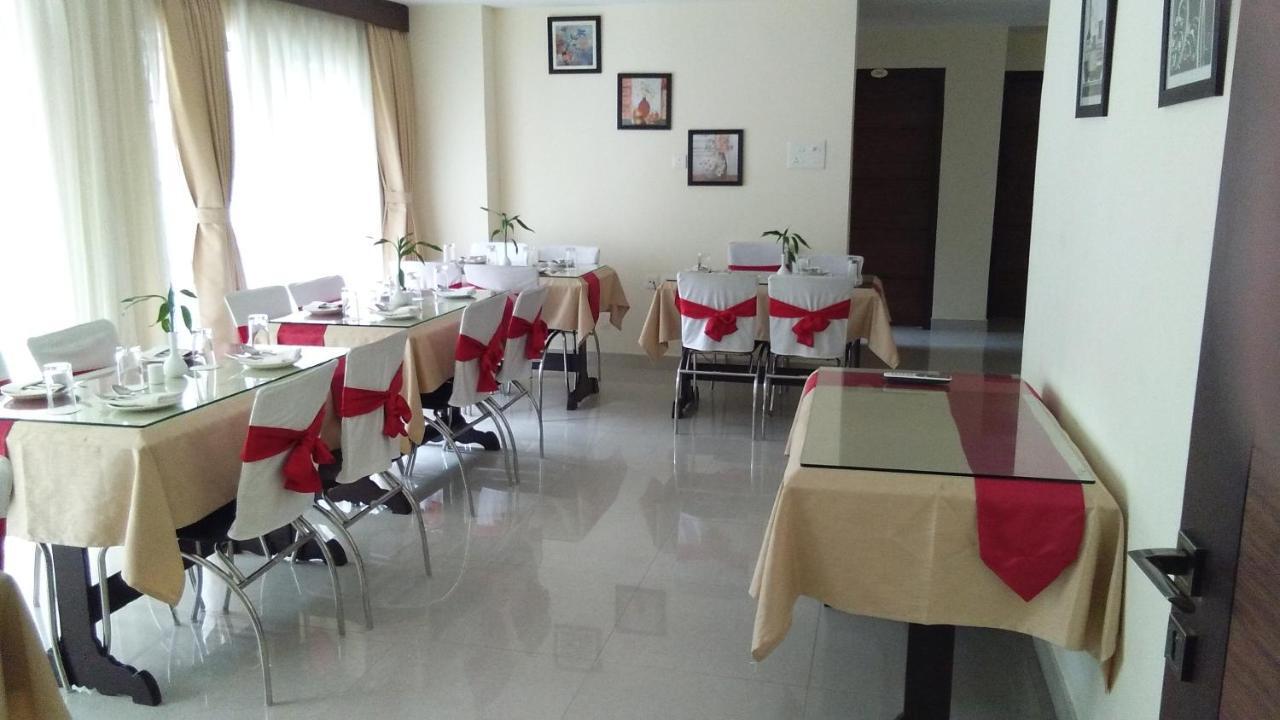 Hotel Park Riviera Guwahati Exterior foto