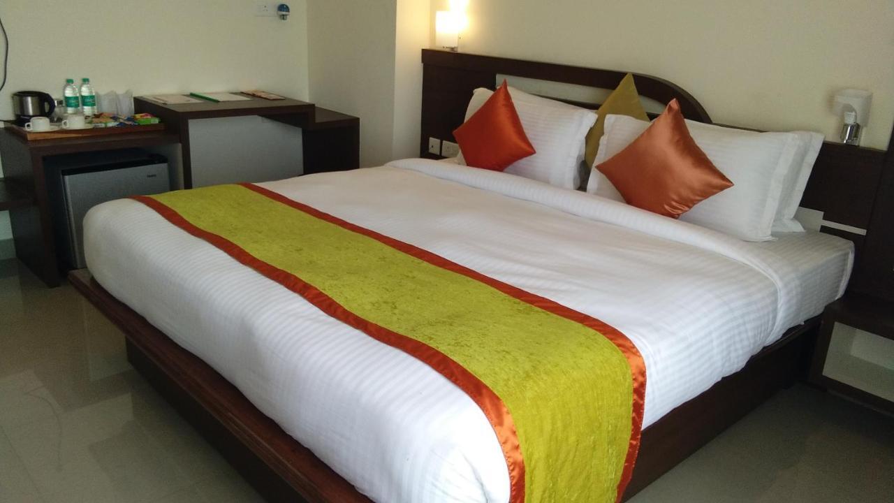 Hotel Park Riviera Guwahati Exterior foto