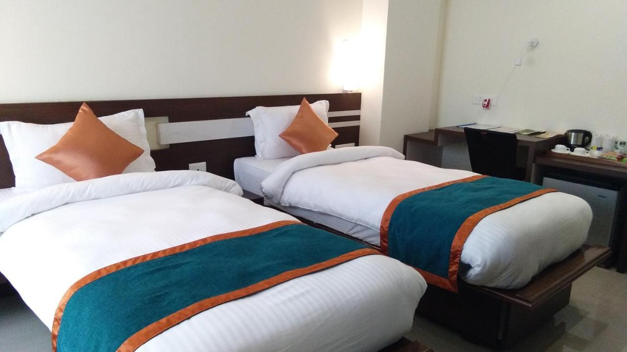 Hotel Park Riviera Guwahati Exterior foto